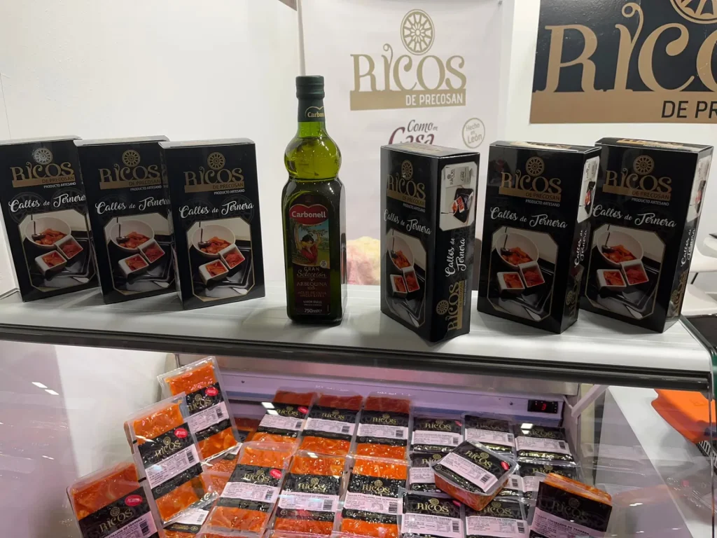 Stand de productos de Precocinados Precosan, expuestos de cara al publico callos de ternera de la mejor calidad en diferentes formatos