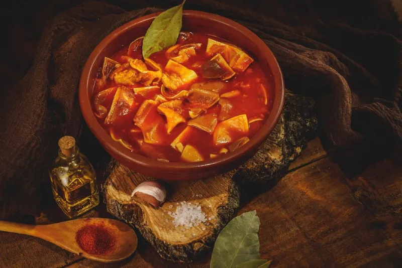 Callos de ternera cocinados Precocinados Precosan en cuenco de barro